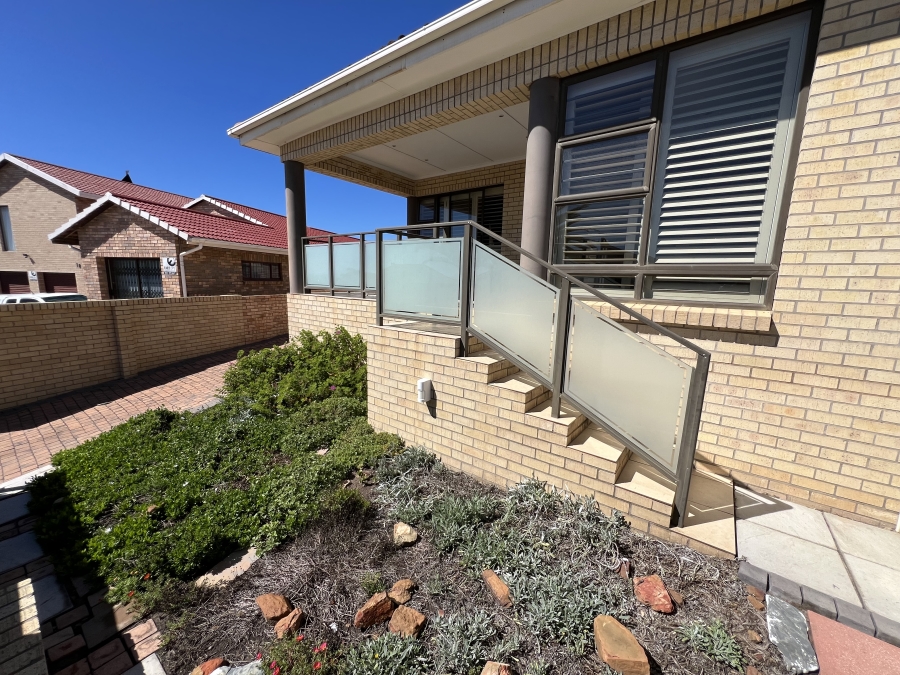 3 Bedroom Property for Sale in Wavecrest Eastern Cape